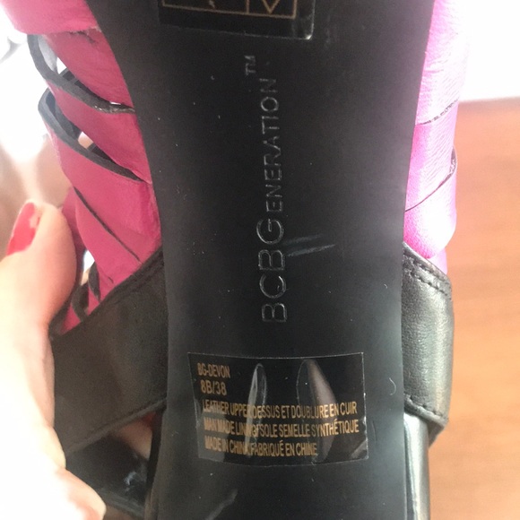 BCBG heeled leather sandals - Picture 4 of 5